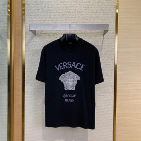 Versace Unisex Shirt(Size:S|M|L|Xl) Versace Unisex Shirt(Size:S|M|L|Xl)