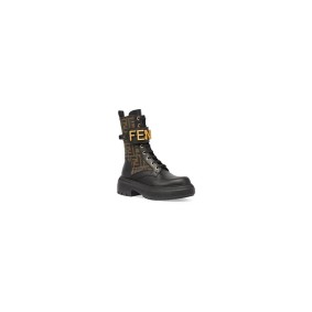 Fendi Fendigraphy Logo-Plaque Leather Boots
